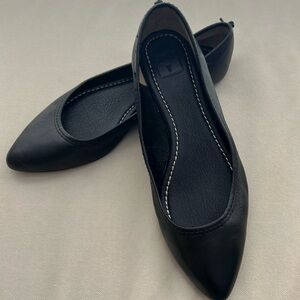 Frye women’s black ballet flats